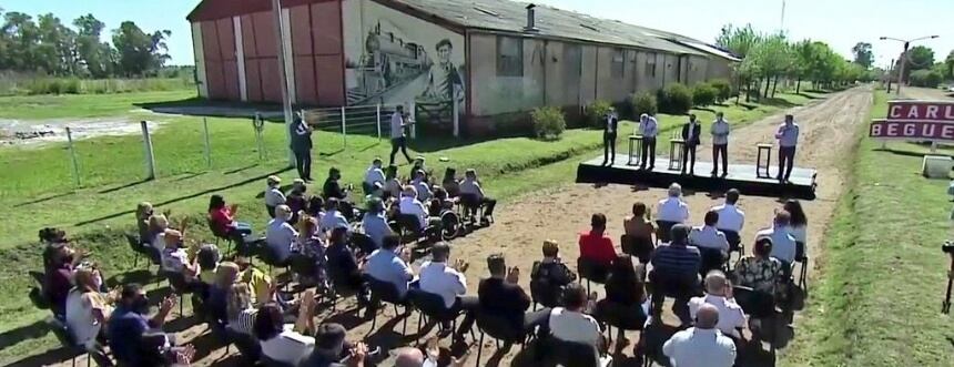 Axel Kicillof, presentación del Plan Estratégico de Mejoras de Caminos Rurales en Roque Pérez