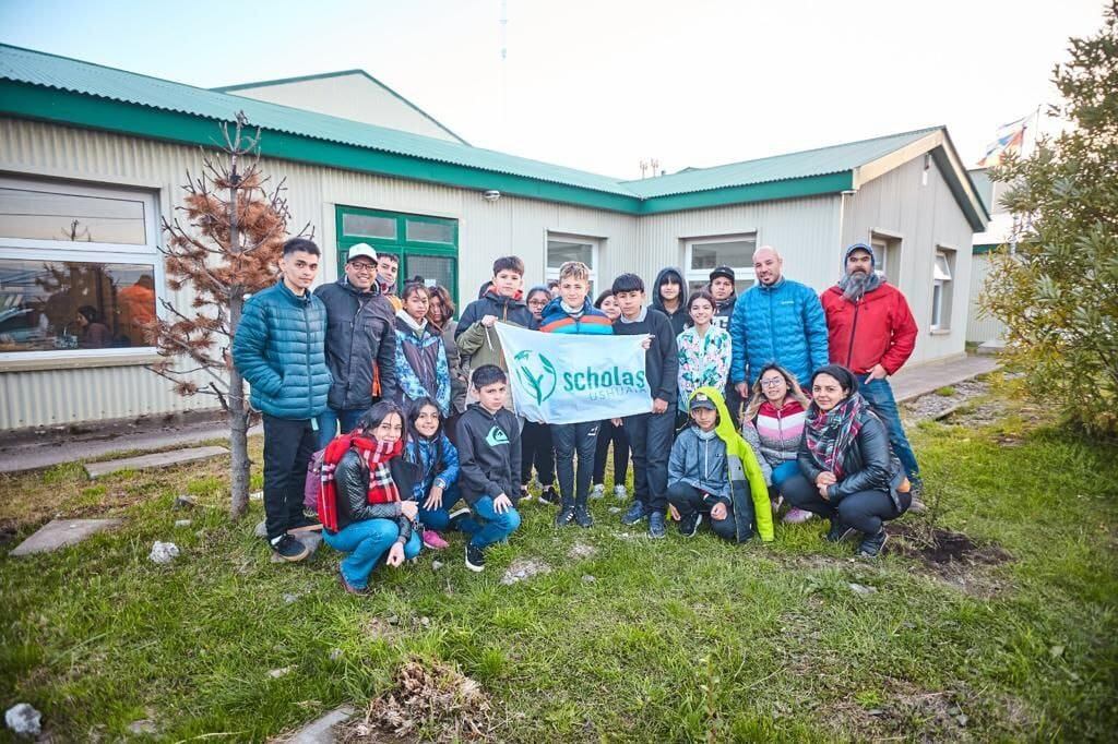 Se realizó una jornada de concientización ambiental y plantación de árboles