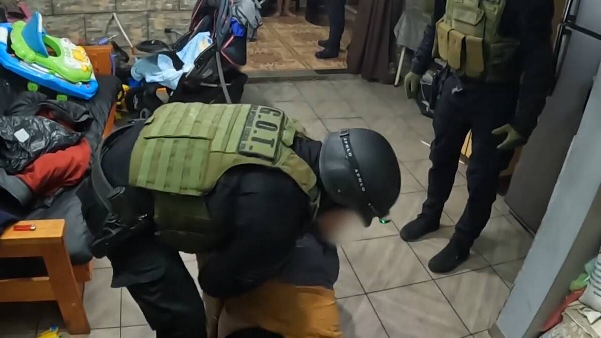 Extorsión en Rosario: detienen a una mujer policía por amenazas de “La Mafia”