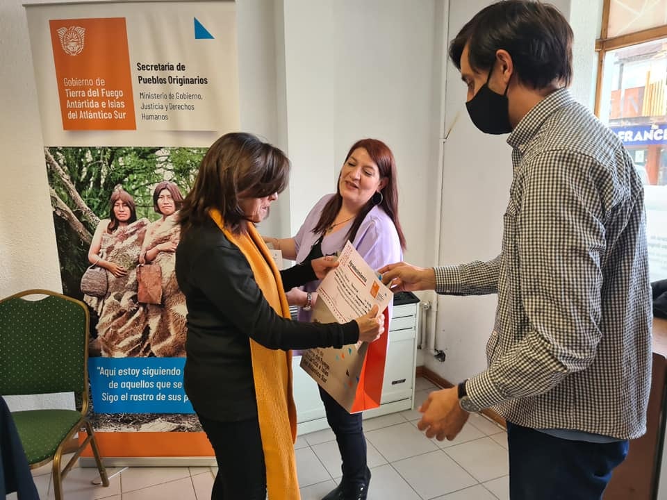 Vanina Ojeda en la Secretaría de Pueblos Originario de Tierra del Fuego.