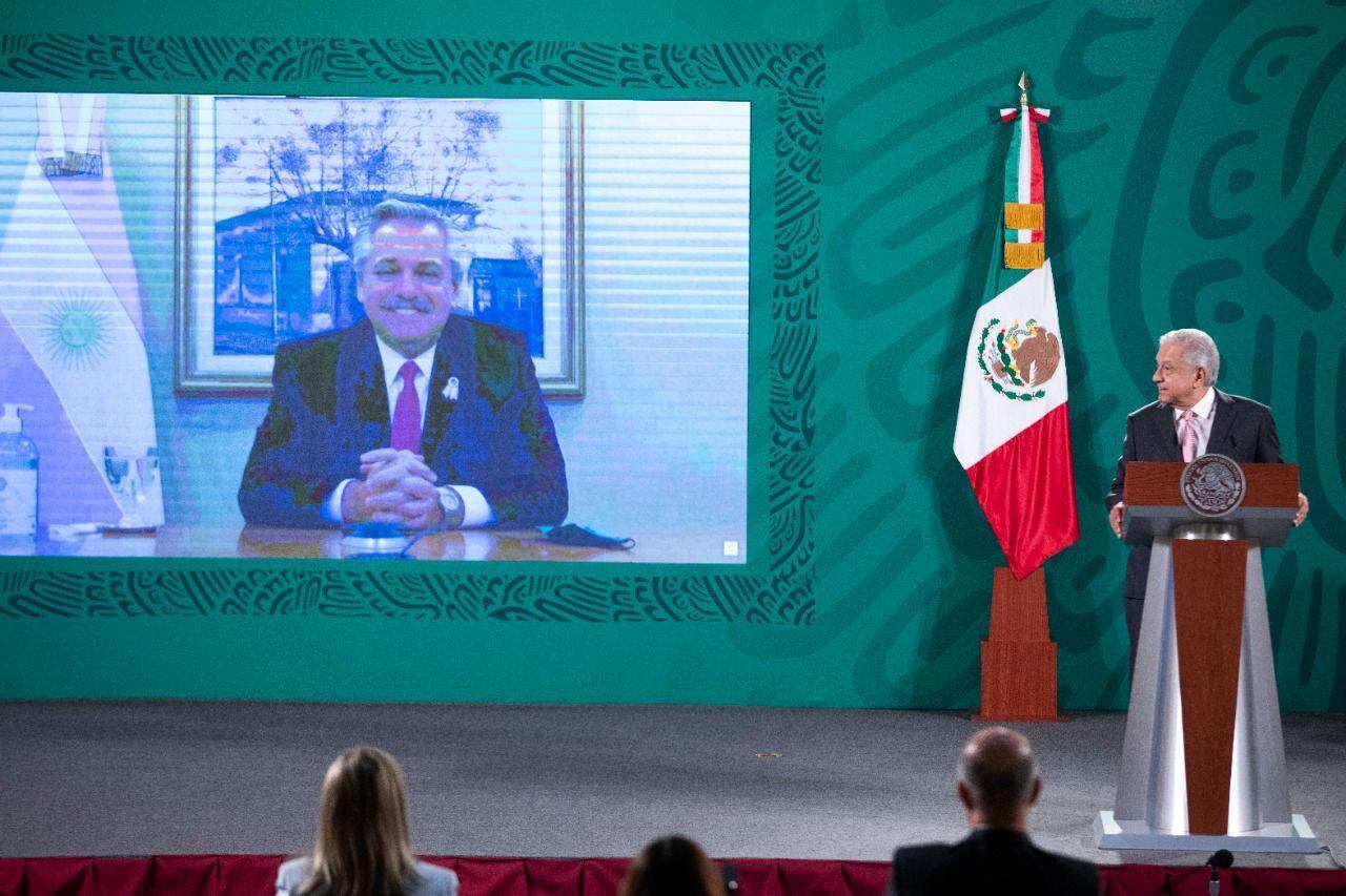 Alberto Fernández, junto a López Obrador. (Presidencia)