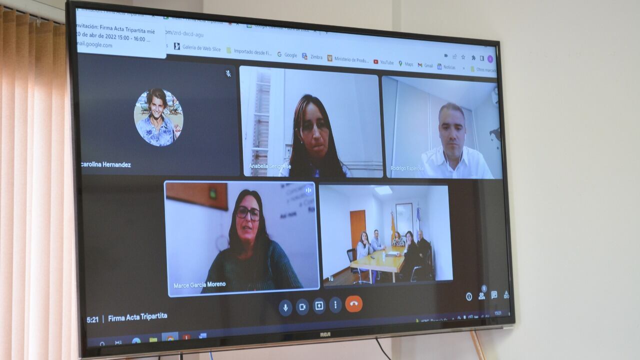 La reunión también tuvo participación virtual por videoconferencia.