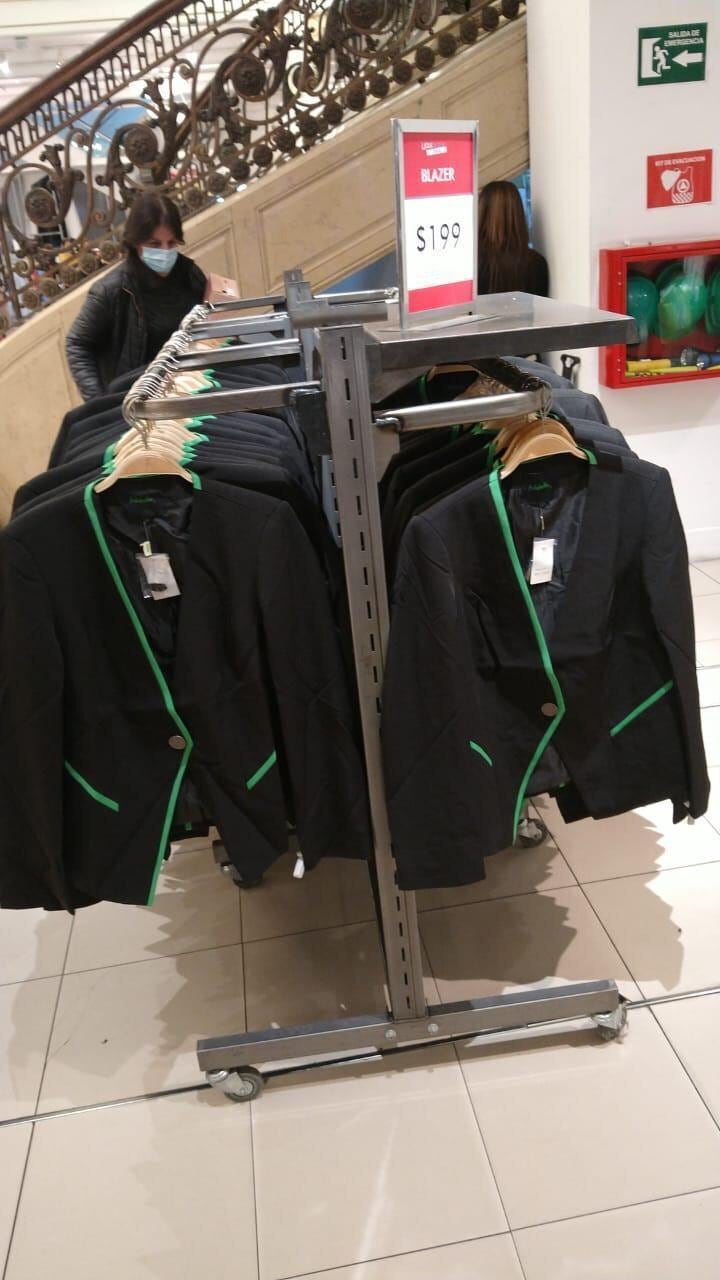 Venta de uniforme de empleados de Falabella