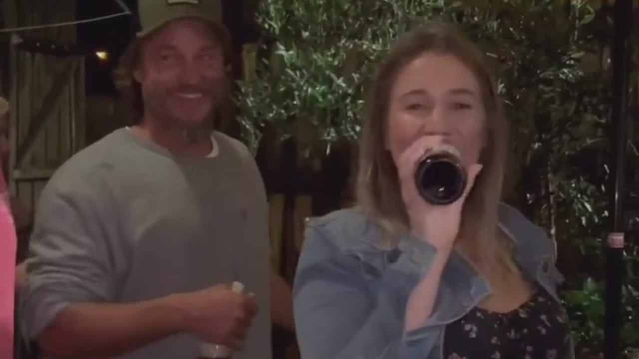 Travis Fimmel fue a una fiesta organizada por un cordobés en Australia.