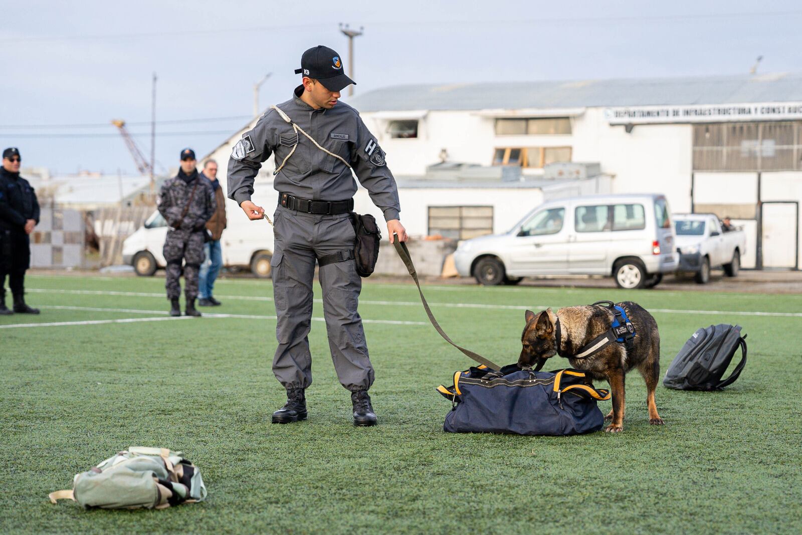 El Servicio Penitenciario llevó a cabo una demostración del primer Curso Básico de Guía de Canes