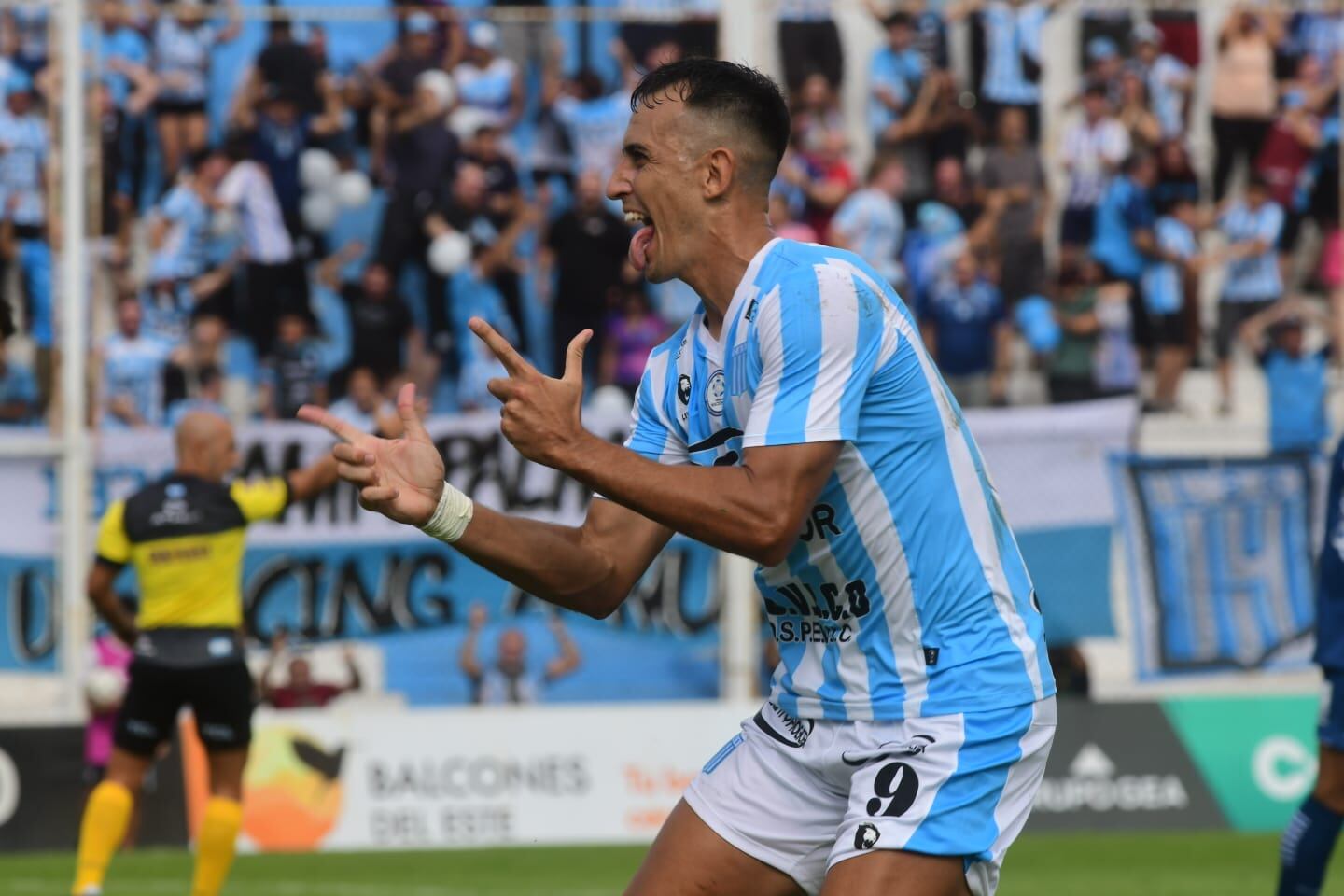 Racing, con el debut de Juan Carlos Olave como DT, recibió a Alvarado de Mar del Plata en Nueva Italia. (La Voz)