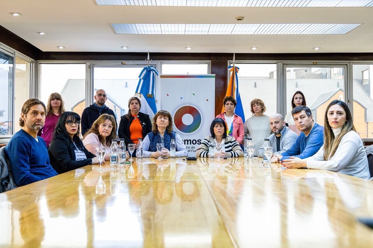 Gustavo Melella, expresó que “quiero agradecer a todos y a todas los que estamos tanto aquí en Río Grande como en Ushuaia y Tolhuin participando de este mensaje”.