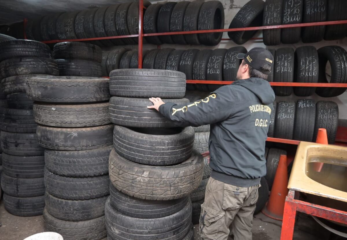 Inédito: clausuraron 4 gomerías de Córdoba por vender cubiertas robadas