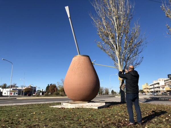 Recrean un monumento al mate que promete ser un total éxito en Santa Rosa