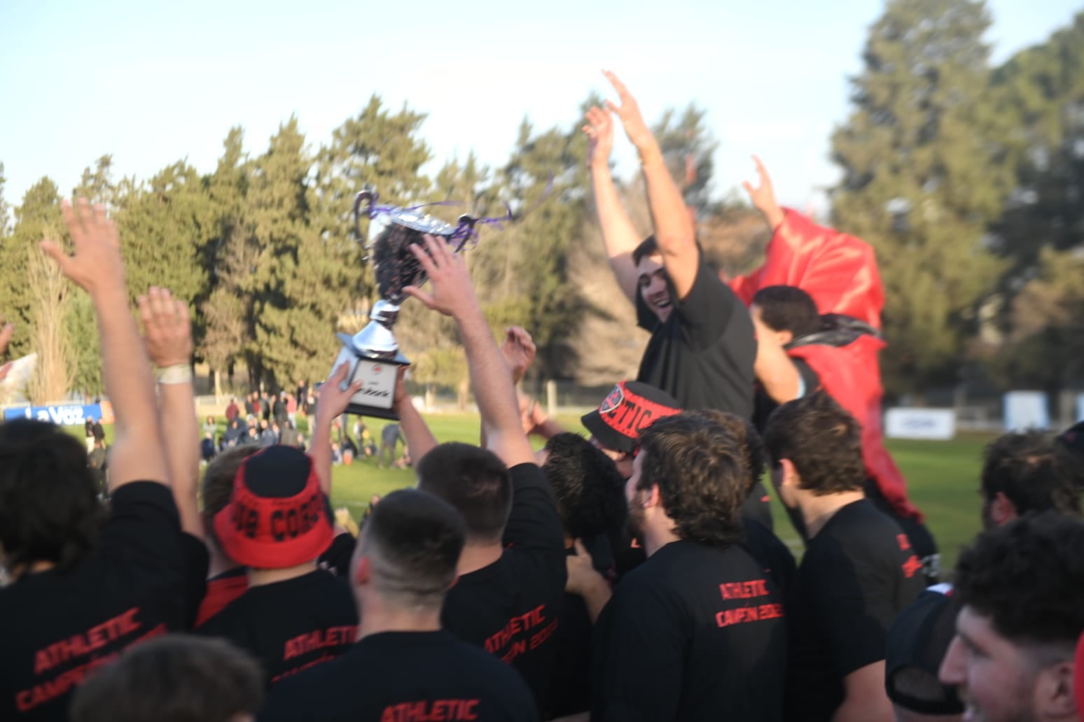 Fiesta del rugby cordobés en Alta Gracia, donde se jugó la final entre Urú Curé y Athletic y el tercer puesto entre Jockey CC y San Martín. (Nicolás Bravo / La Voz)