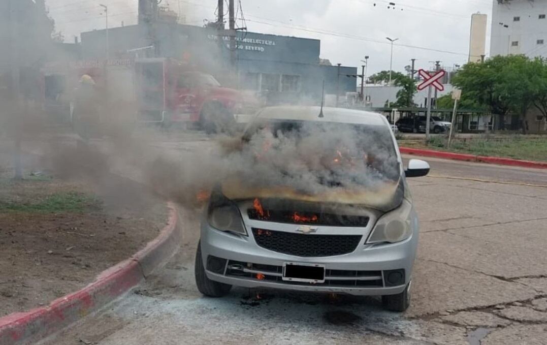 Incendio automóvil Arroyito