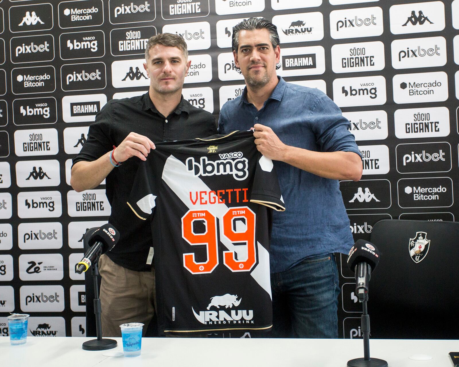 Pablo Vegetti en su presentación como nuevo jugador del Vasco da Gama. (Prensa Vasco da Gama).