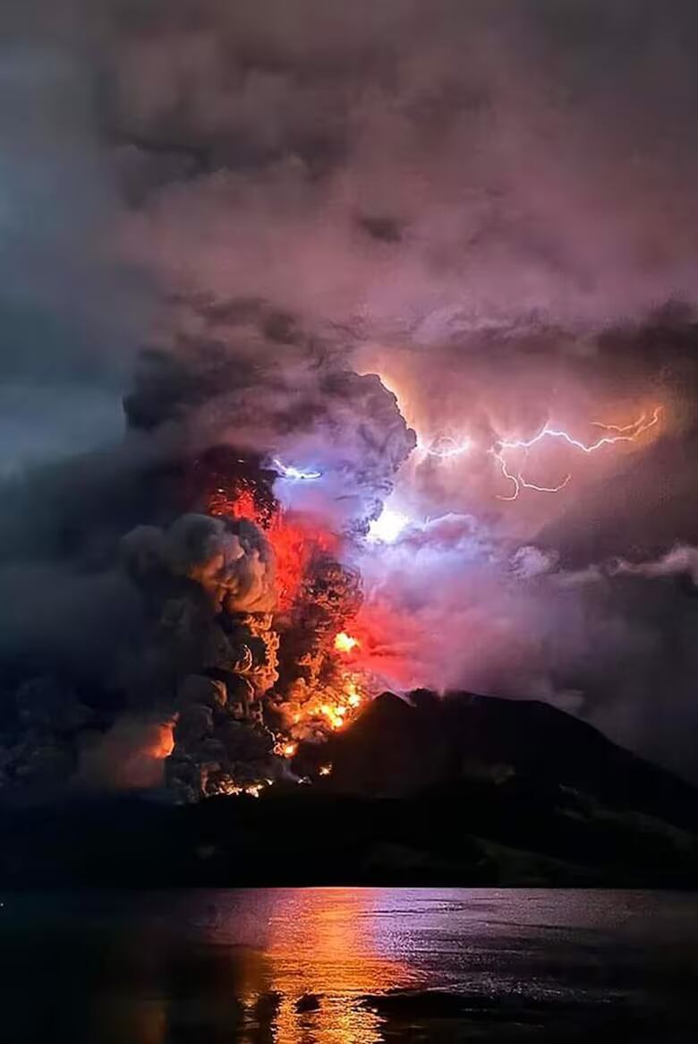 Volcan en erupción.