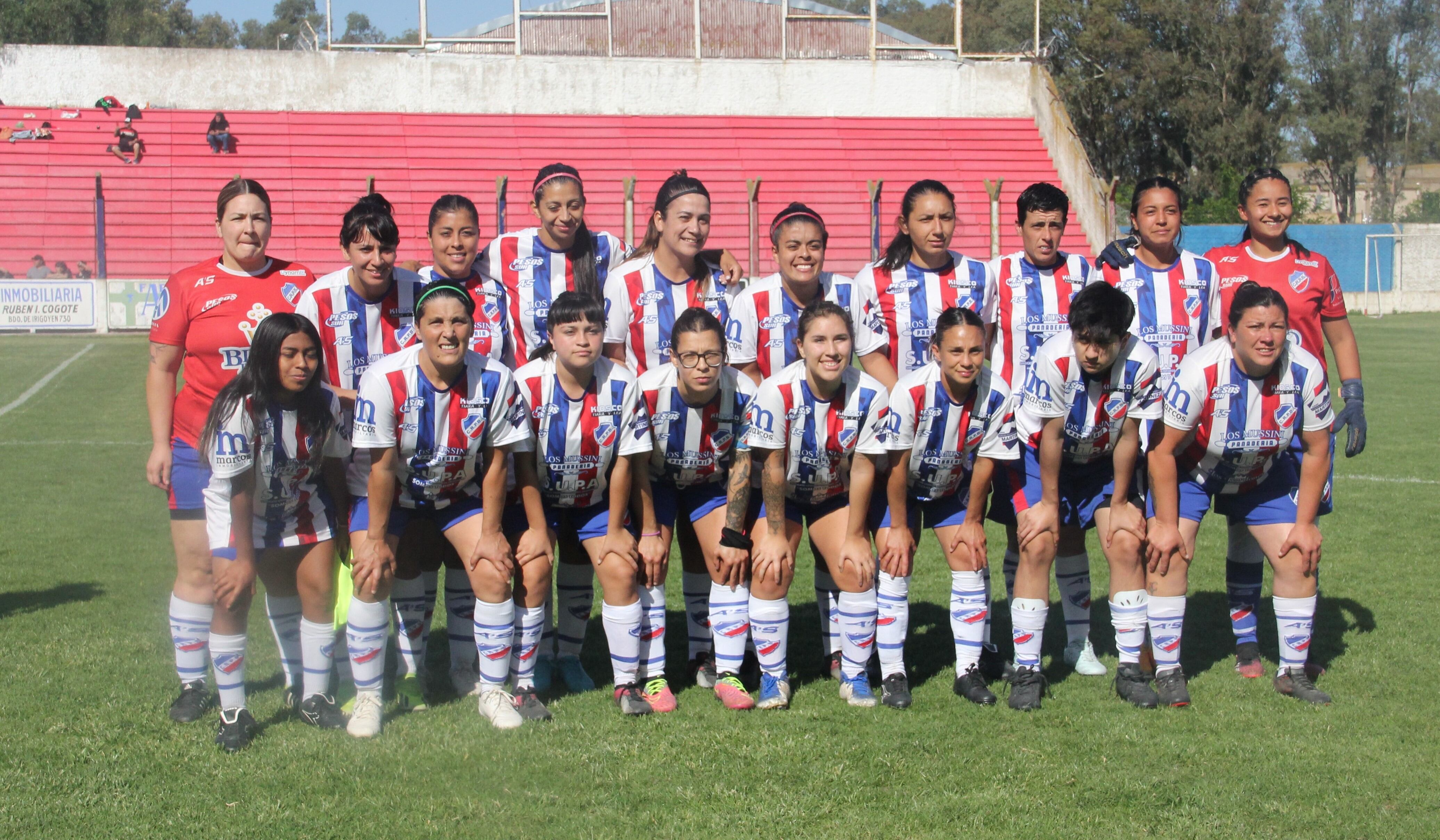 Formación de Rosario Puerto Belgrano en el clásico de fútbol femenino.