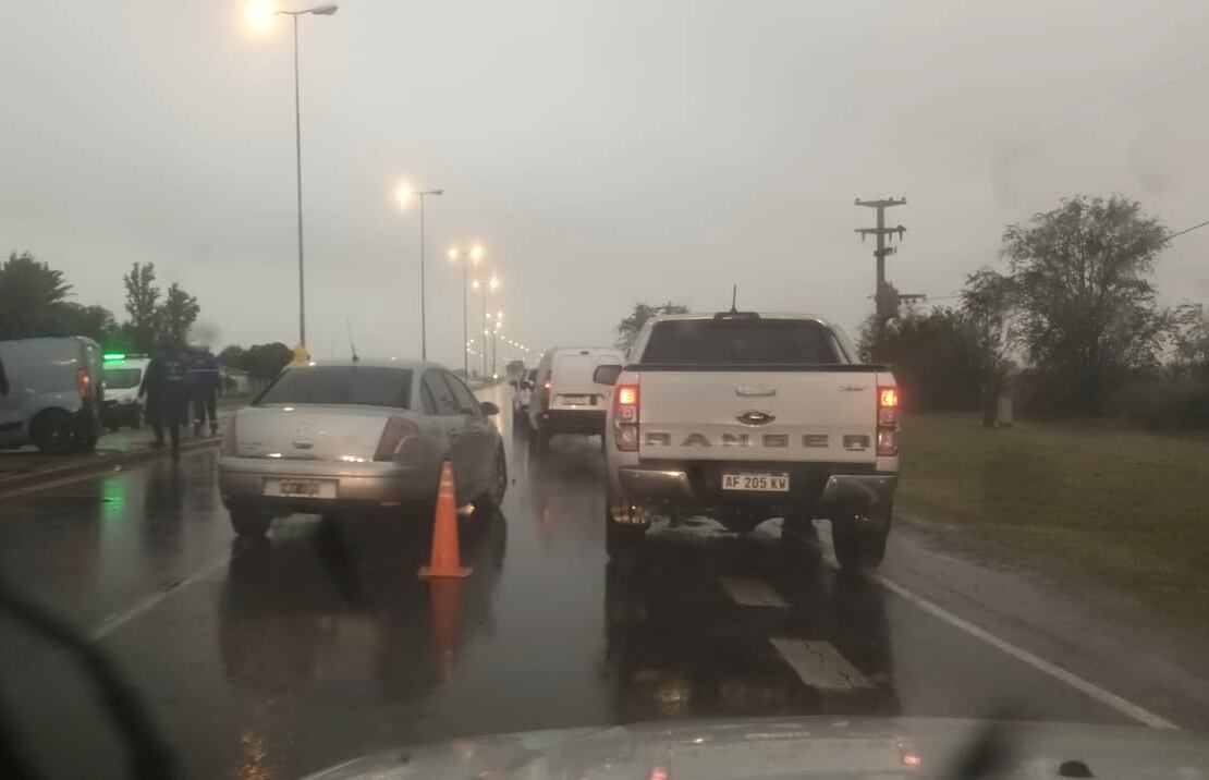 Mañana de choques por alcance en Córdoba, con mucha lluvia en las rutas. (Gentileza)