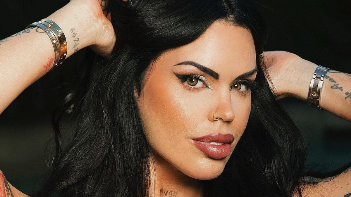Sofía Clerici posó de espaldas y jugó al borde de la censura en Instagram