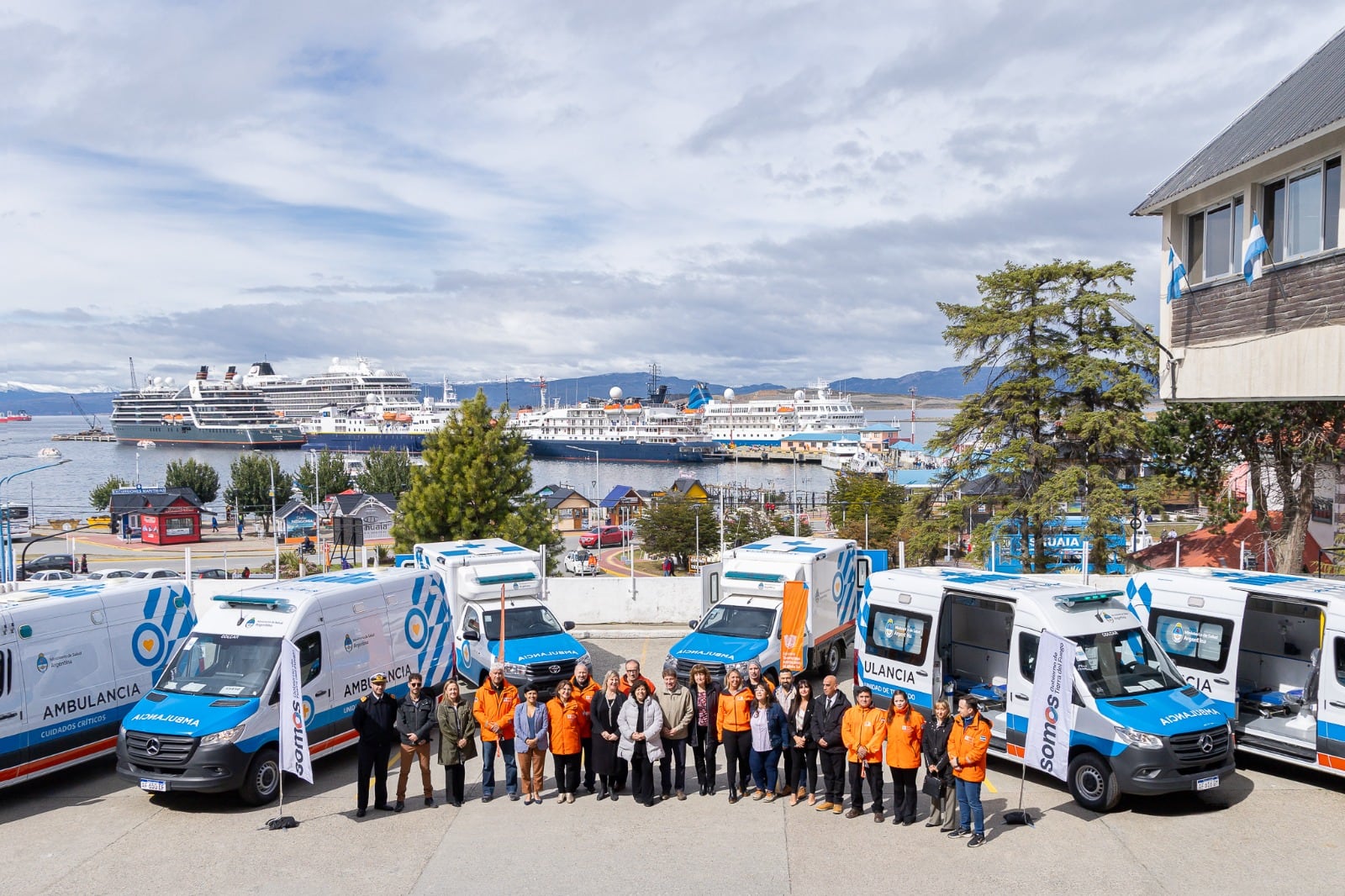 Acto de entrega de 4 ambulancias de alta complejidad y 2 ambulancias 4x4