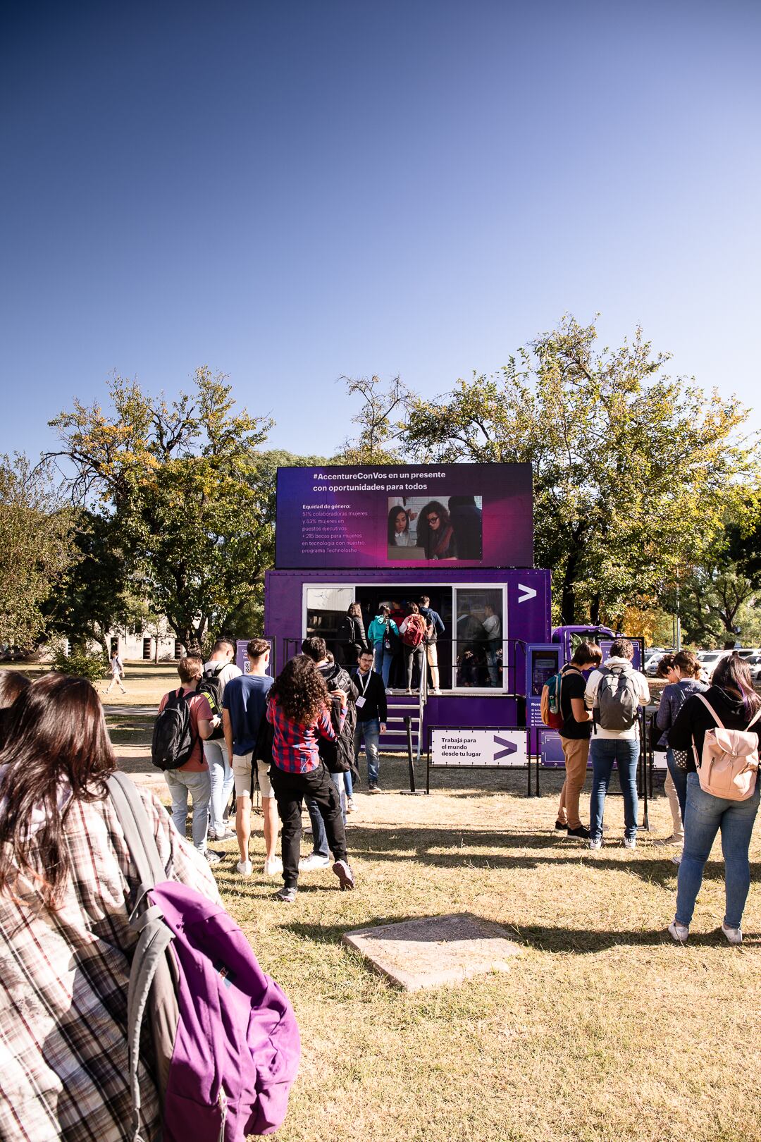 El camión tecnológico “Talent Bus” en búsqueda de talentos.