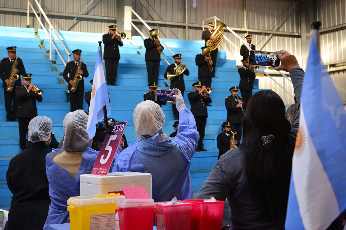 Los presentes disfrutaron de la Banda de la Policía de la Provincia.