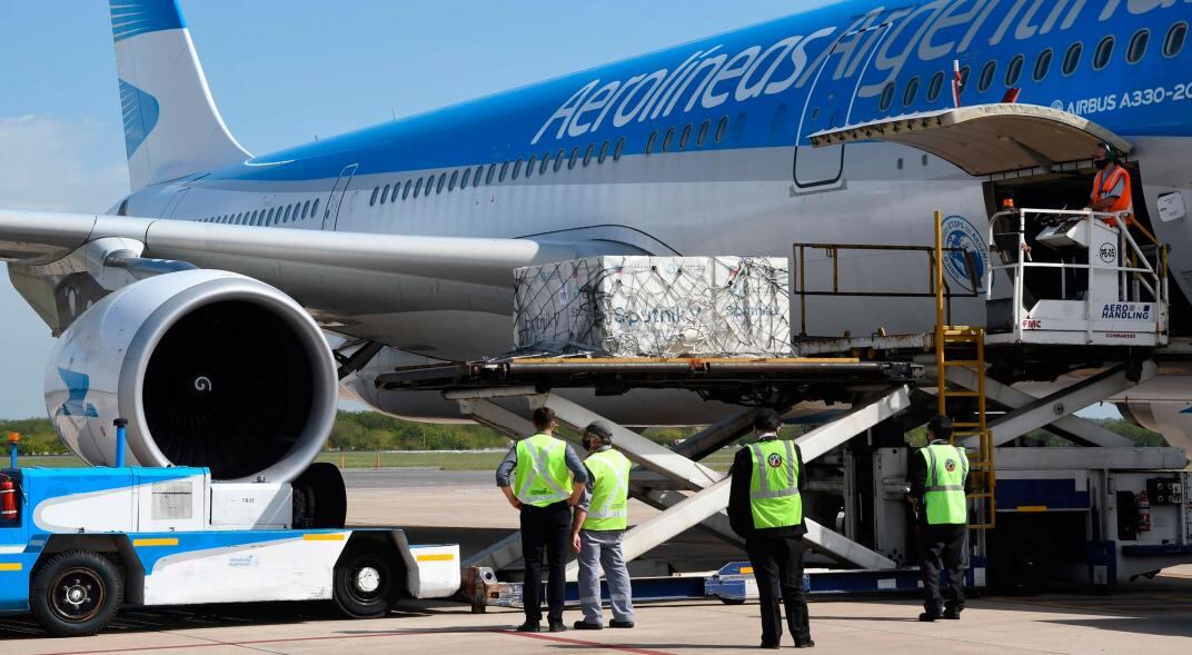 Arribo. Cuando llegan a Buenos Aires, las vacunas se distribuyen a las provincias. (Télam)