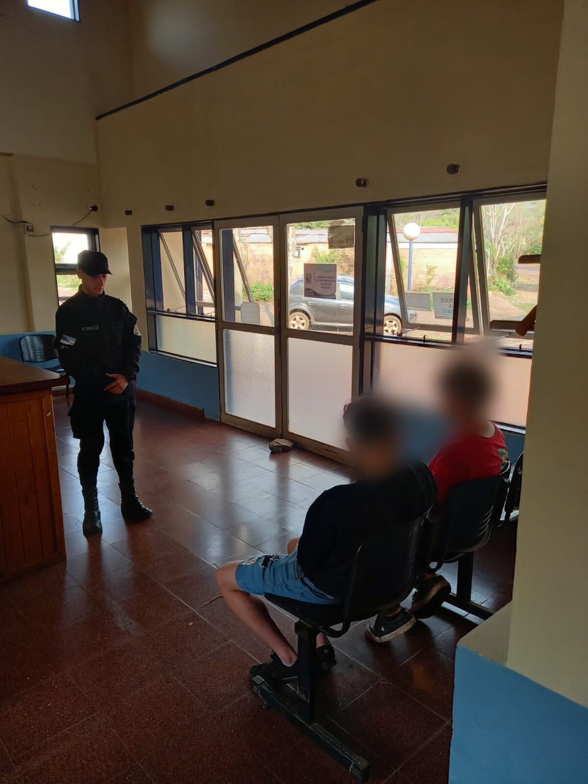 Dos adolescentes demorados tras la sustracción de un celular en Eldorado