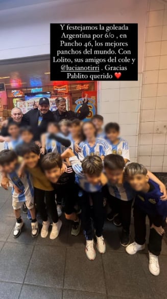 Los amigos del colegio de Lolo en la panchería.