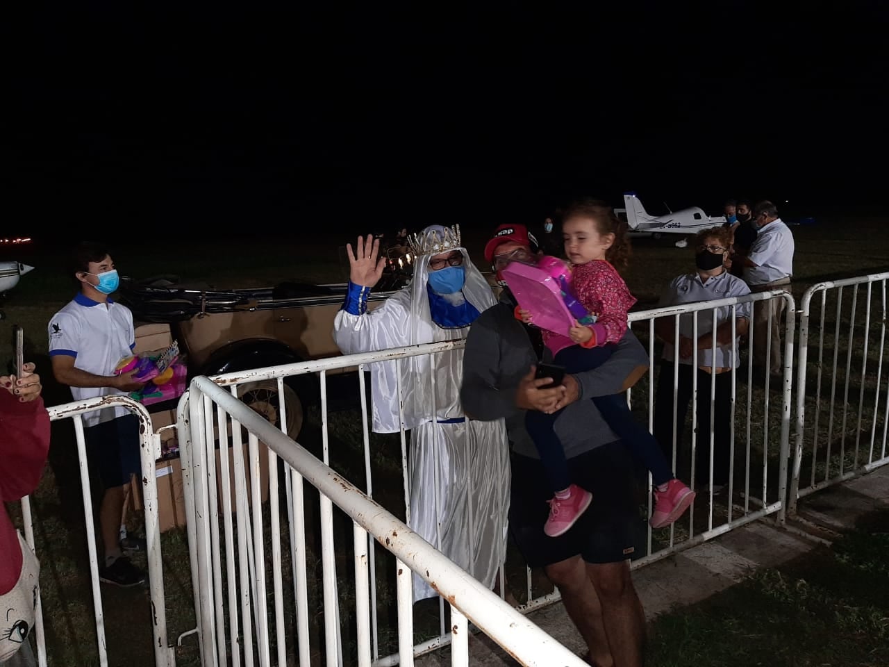 Llegada de los Reyes Magos en el Aero Club de Rafaela