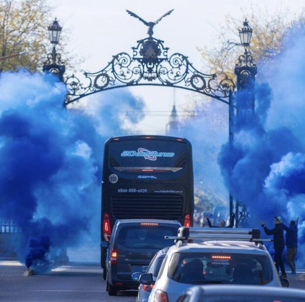 Así, los hinchas de Independiente Rivadavia despidieron al equipo de la Lepra mendocina antes de su viaje hacia San Juan para jugar de local ante Gimnasia de Jujuy por la Primera Nacional.