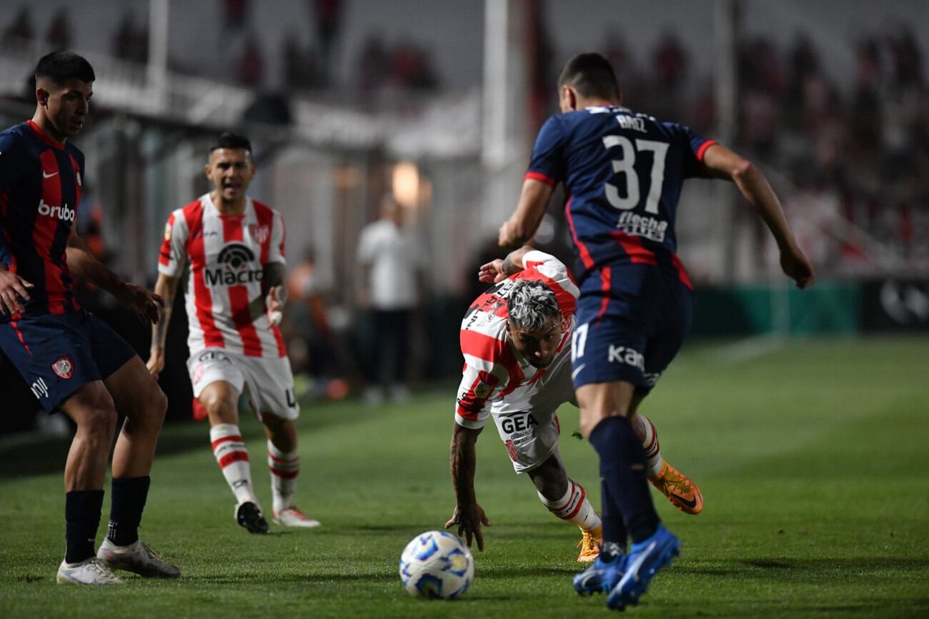 Instituto venció 2 a 0 a San Lorenzo en el Monumental de Alta Córdoba.  (Facundo Luque / La Voz)