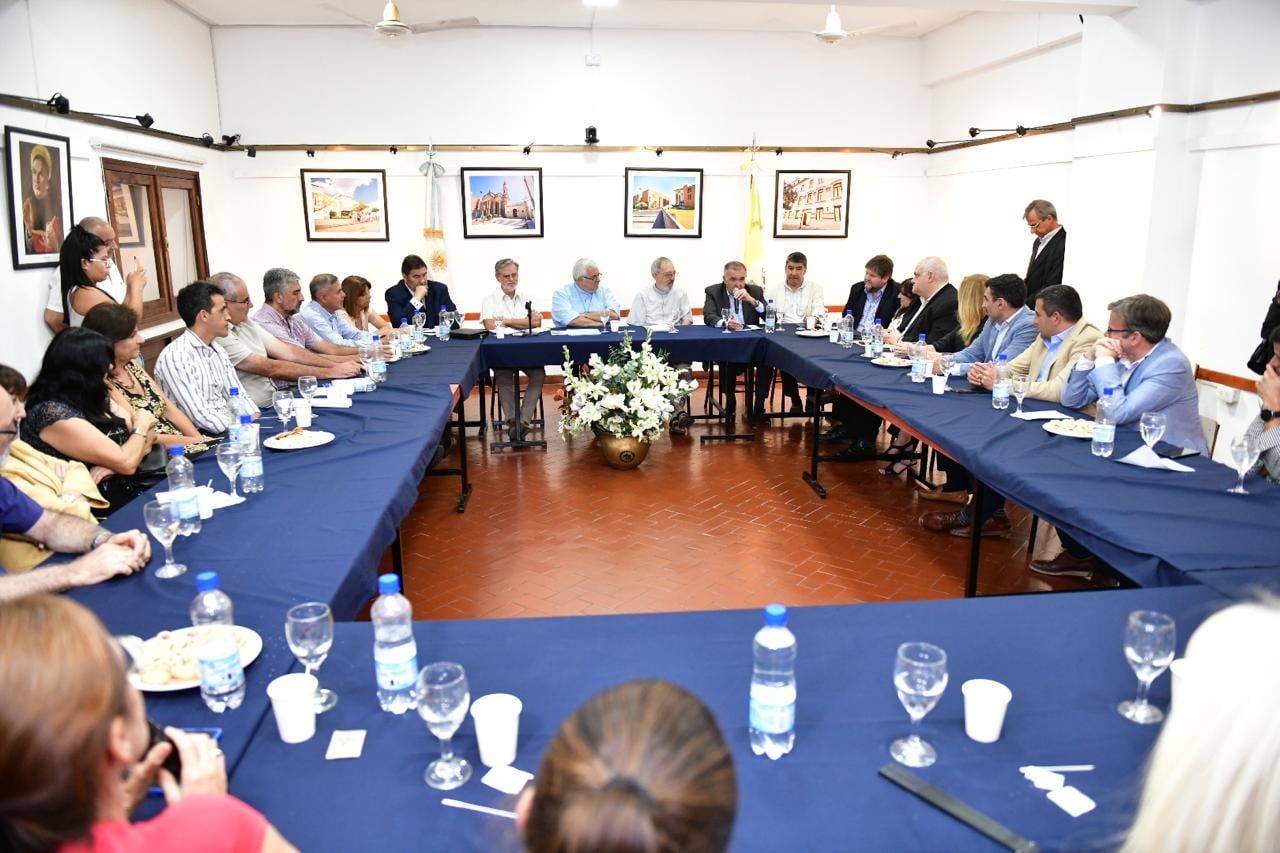 Jaldo se reunió con líderes políticos y religiosos.