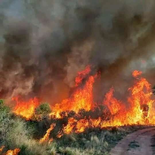 Incendio en Traslasierras participan Bomberos de Arroyito