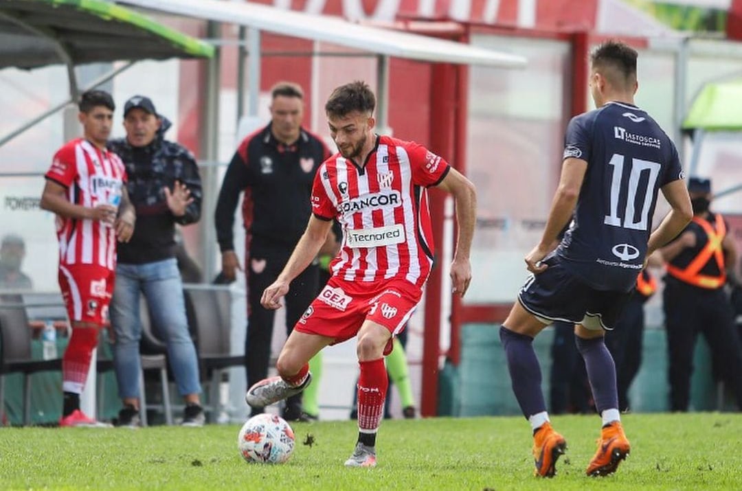 Juan Cruz Argüello, lateral derecho de Instituto, firmó su primer contrato. (Prensa IACC).