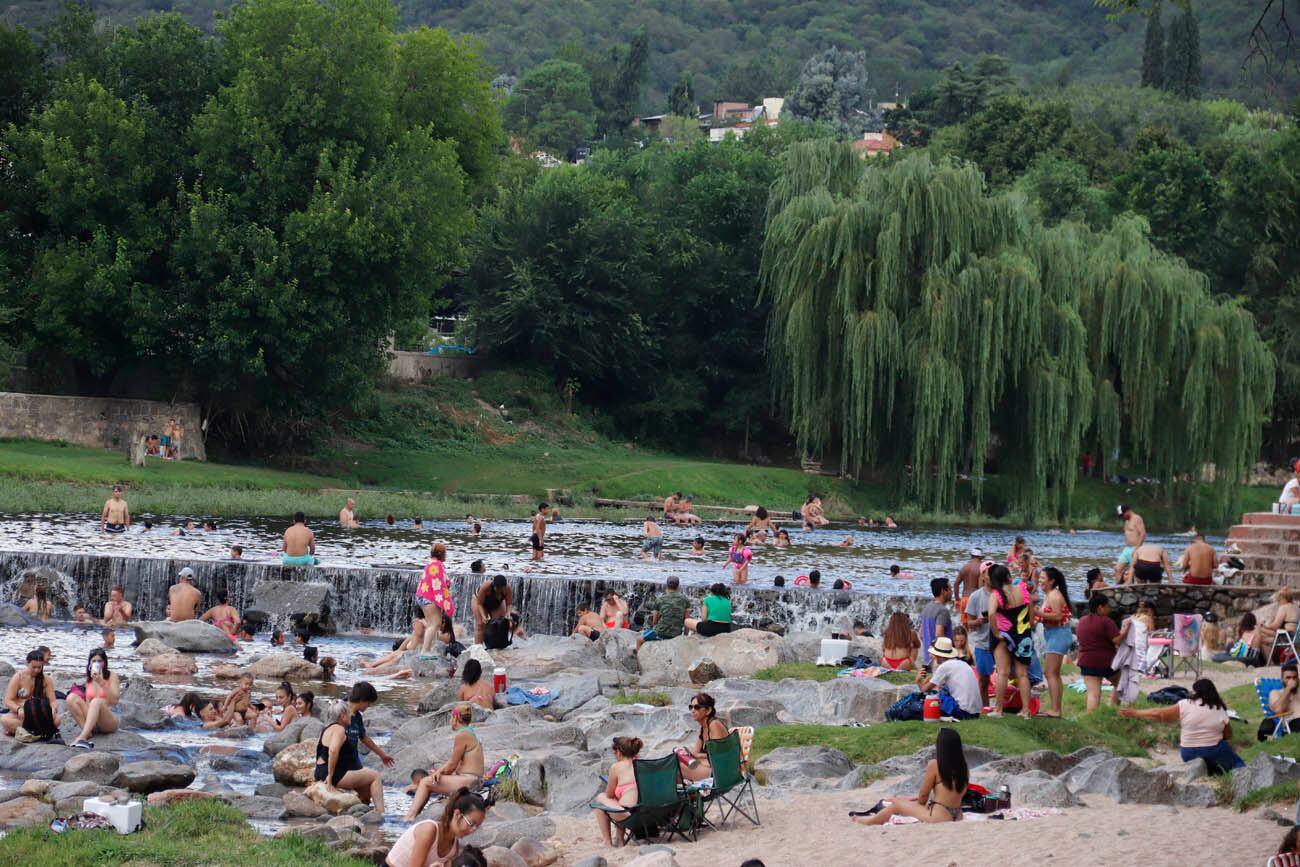 Turismo en Carlos Paz.Playa de Oro (La Voz)