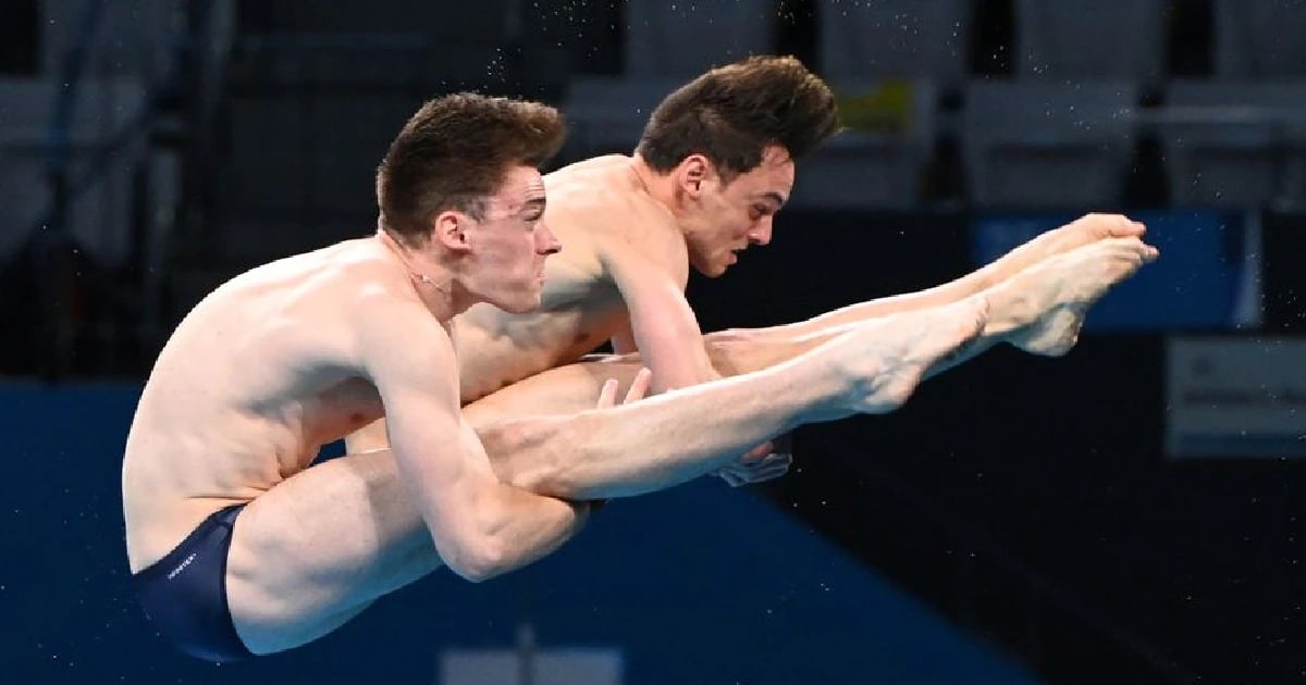 Tom Daley y Matty Lee fueron campeones OlÍmpicos en salto.