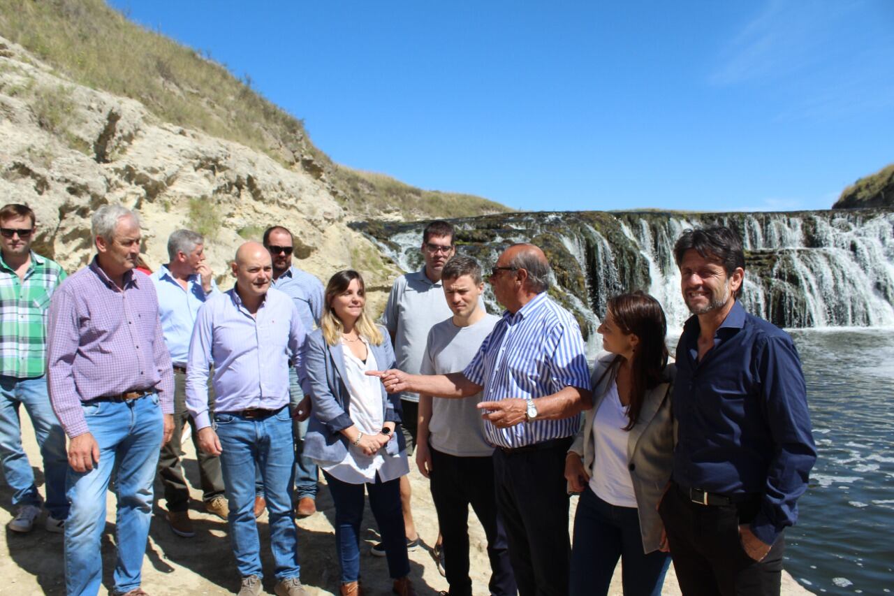 Recorrida por el distrito de Tres Arroyos del Ministro Provincial de Producción, Augusto Costa junto al intendente Sánchez