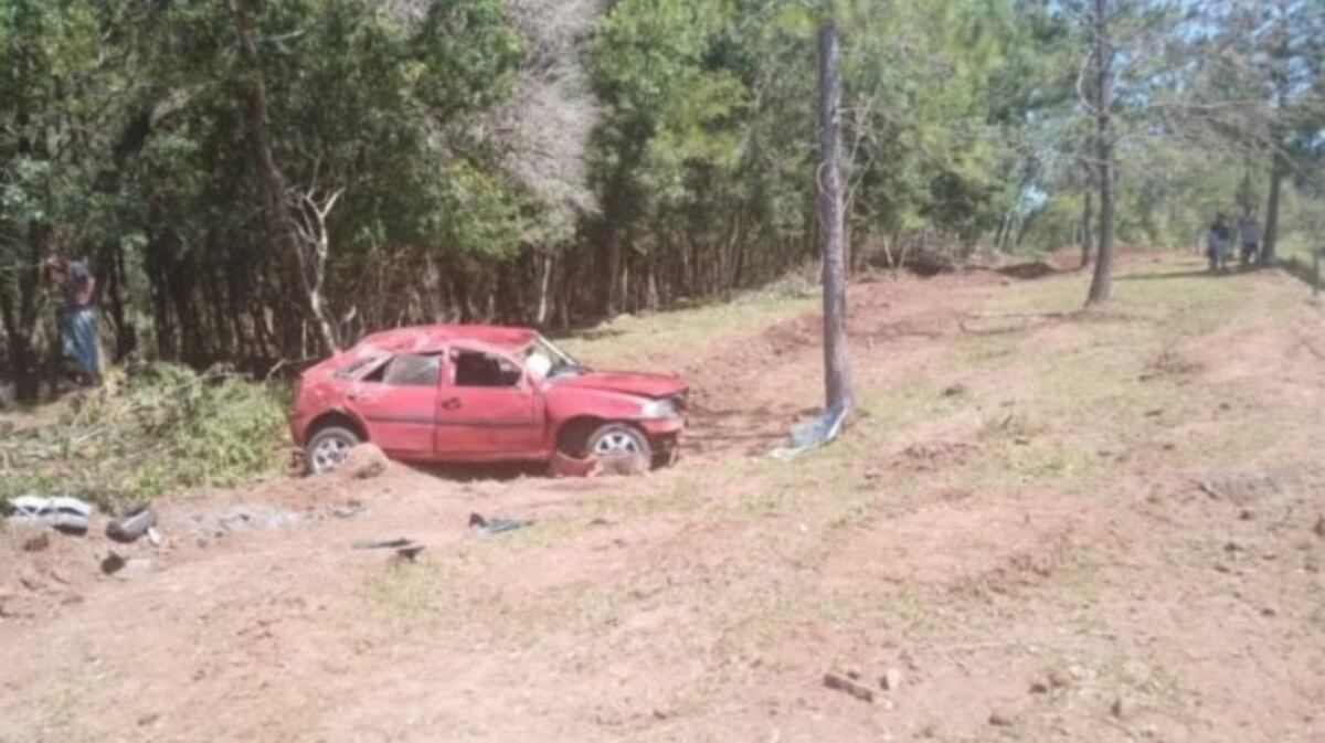 Leandro N. Alem: automovilista herido tras despistar con su vehículo