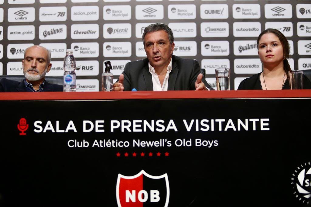 Ignacio Astore acusa a la anterior comisión directiva de haber dejado una enorme deuda en Newell's. (@Newells)