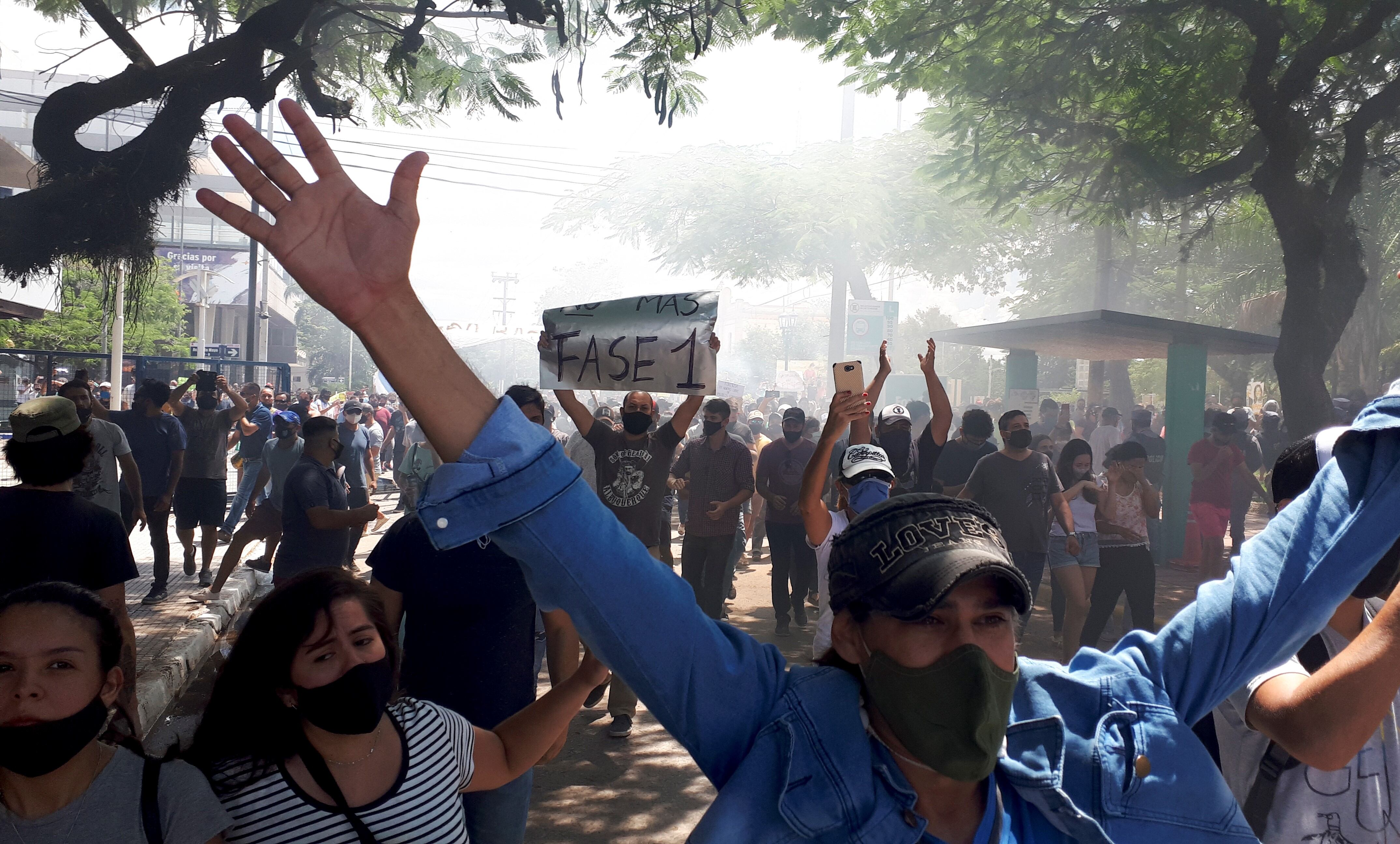 Manifestantes protestan contra las medidas del gobernador de Formosa, Gildo Insfrán. (AP/Nathaniel Caceres)