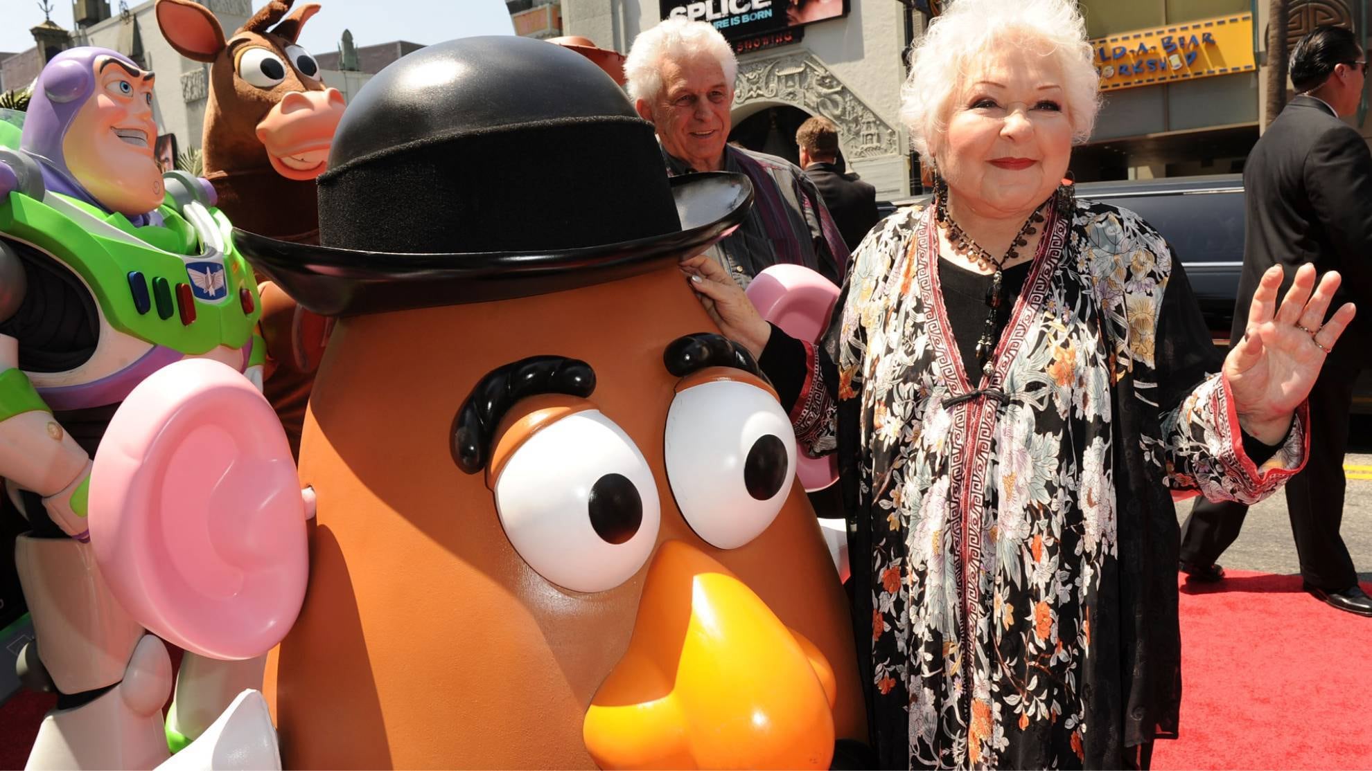 Falleció Estelle Harris la actriz que le dio voz a la señora cara de papa en el film 'Toy Story'.