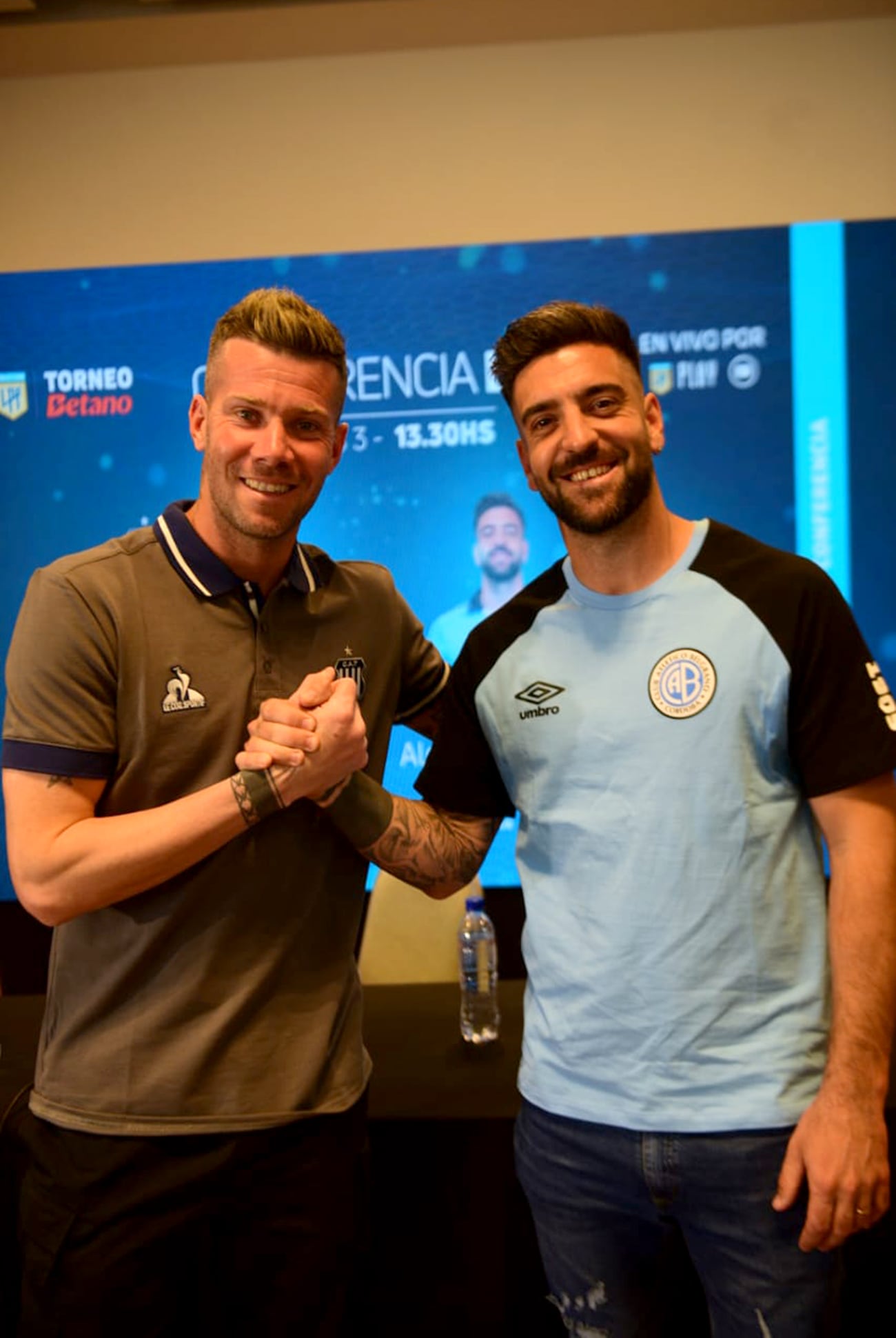 Guido Herrera y Alejandro Rebóla. Presentación del clásico cordobés Talleres y Belgrano el próximo domingo. (José Gabriel Hernández / La Voz)