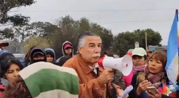 Alberto Nallar fue uno de los abogados que recorrió protestas y cortes de rutas en rechazo a la reforma constitucional, explicando los alcances de las modificaciones introducidas en la Carta Magna provincial.