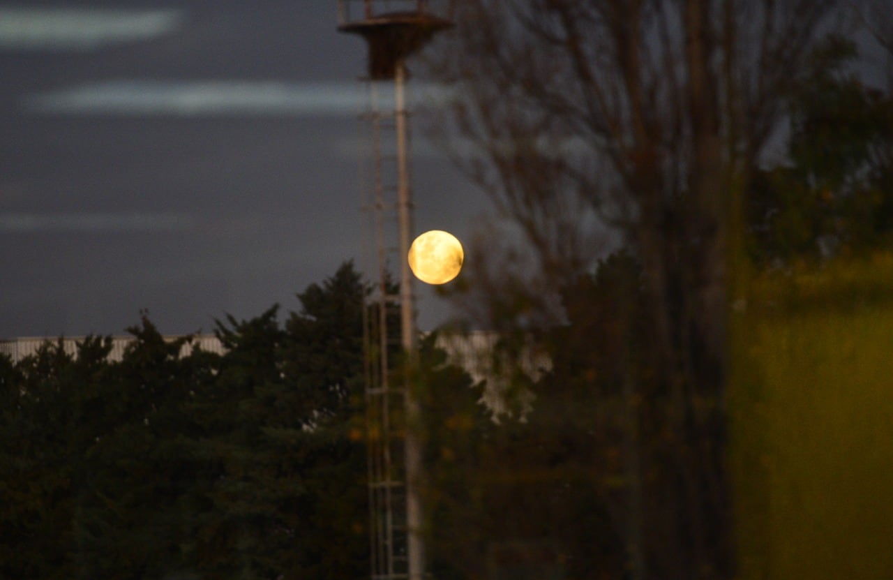 Superluna de ciervo 2022. (Javier Ferreyra / La Voz)