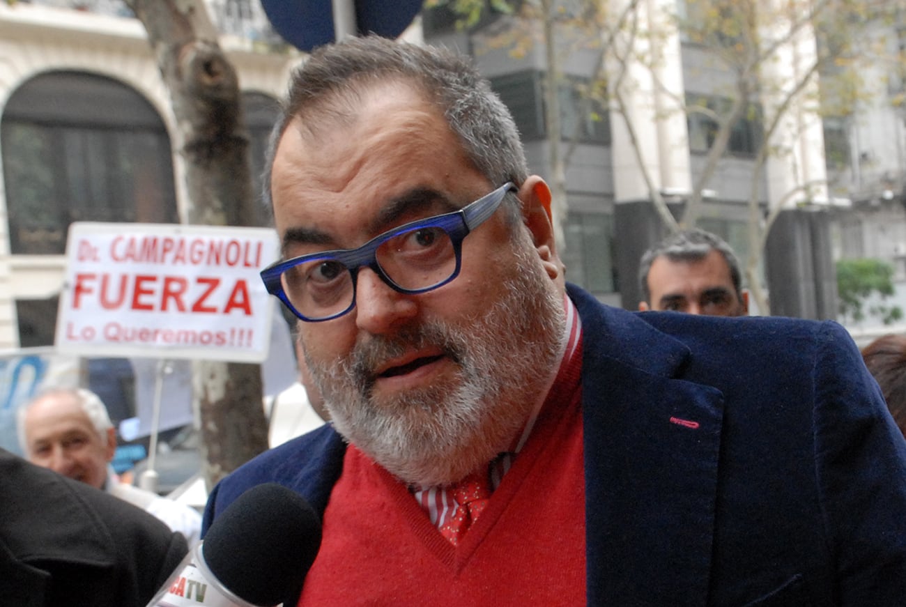  ID:4206163 Télam, Buenos Aires, 17/06/2014: El periodista y conductor, Jorge Lanata, llega para declarar como tesatigo ante el Tribunal de Enjuiciamiento del Ministerio Público Fiscal, donde esta mañana se reanudó el juicio al suspendido fiscal José María Campagnoli por presunto mal 
desempeño de sus funciones. 
Foto: Paula Ribas/Télam/lz