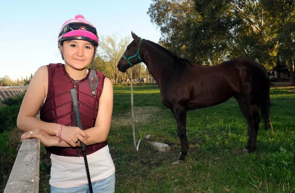 La jocketa mendocina que se accidentó en el Hipódromo de Palermo ya respira por sus propios medios