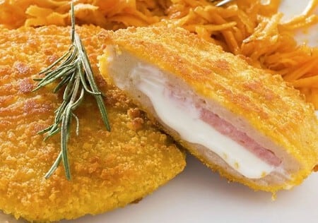 La milanesa de mortadela es una opción distinta al clásico platillo.