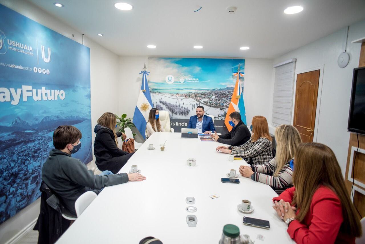 El intendente Walter Vuoto junto con el secretario de Turismo, David Ferreyra, mantuvieron un encuentro con Yanina Martínez, secretaria de Promoción Turística de la Nación