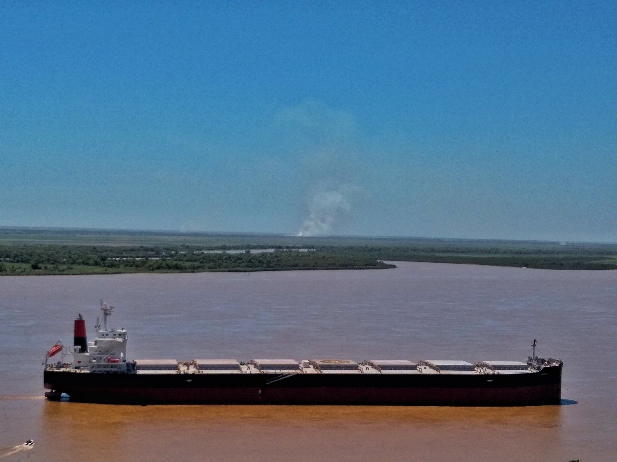 Focos de incendio en las islas frente a Rosario