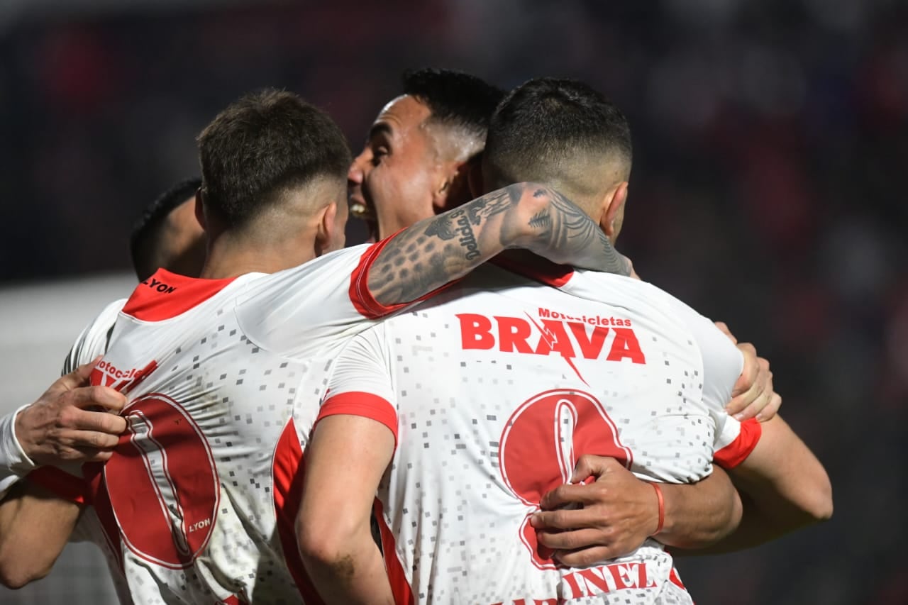 Adrián Martínez festejando el gol de Instituto ante Lanús, que luego fue anulado a instancias del VAR. (Facundo Luque / La Voz)