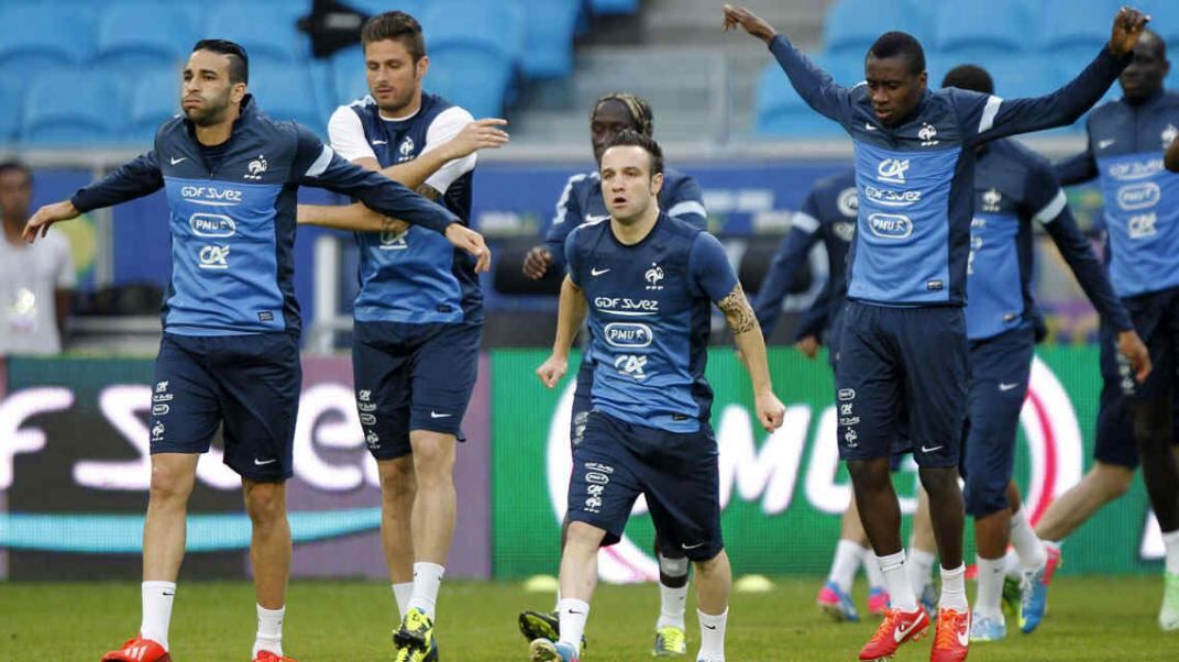 Adil Rami, Olivier Giroud y Mathieu Valbuena en primera escena (Foto: AP).