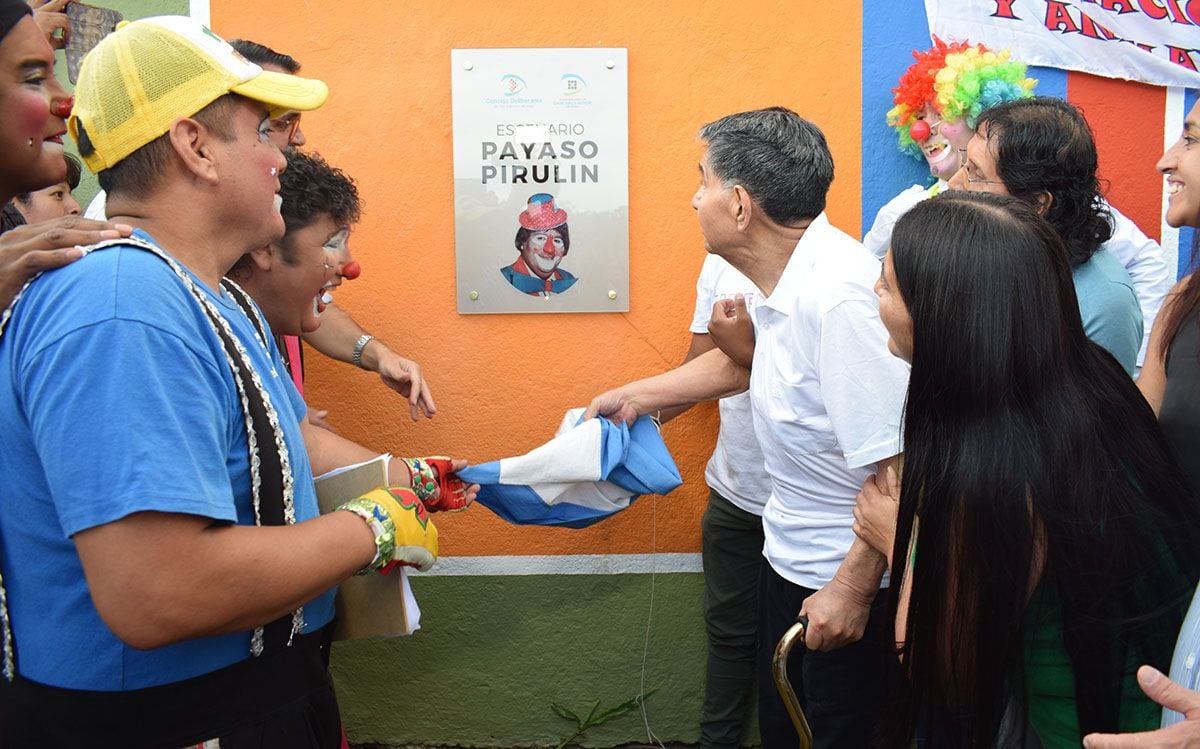 En diciembre del año 2019 el propio Miguel Oliva descubría la placa con la cual el municipio le impuso el nombre "Payaso Pirulín" al escenario del anfiteatro de la Plaza de los Inmigrantes, en la capital jujeña.